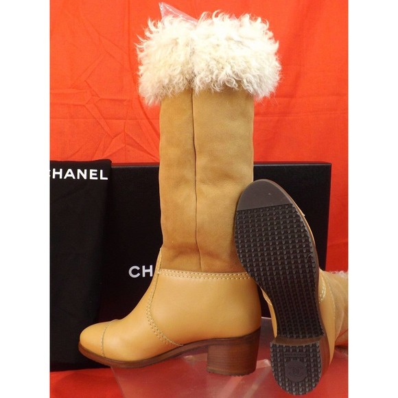 NIB CHANEL BEIGE LEATHER SUEDE CC LOGO SHEARLING HEEL TALL BOOTS 37.5 $1825 - Picture 6 of 12